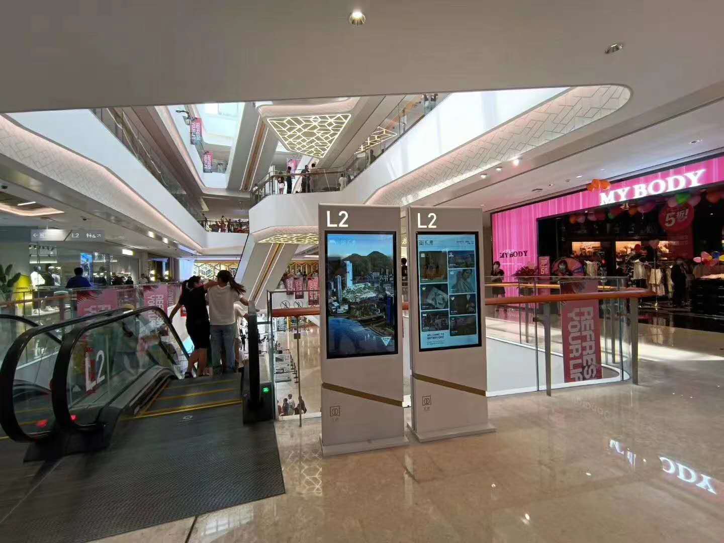 Large-Scale Digital Signage Solutions for Mega Shopping Malls